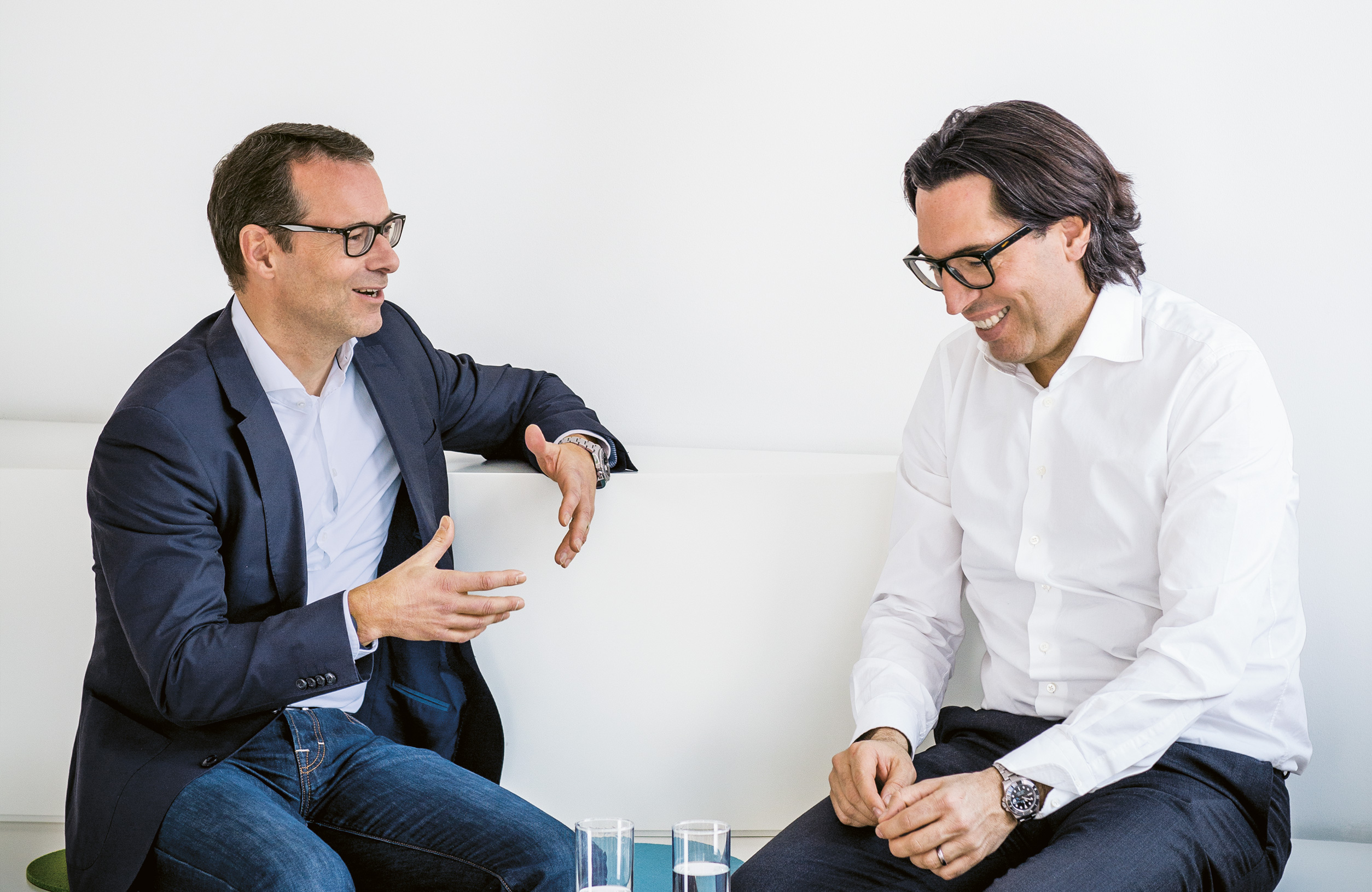 Vorstand Christian Wegner (rechts) im Gespräch mit Jörg Trouvain (Foto)